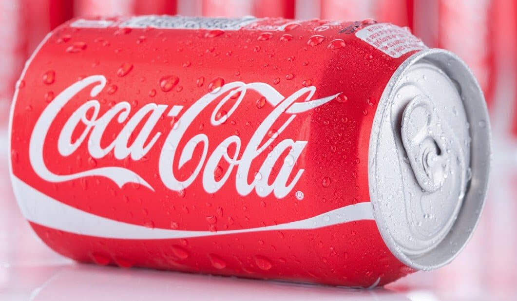 Coca Cola gana 33 7 más en segundo trimestre y eleva previsiones