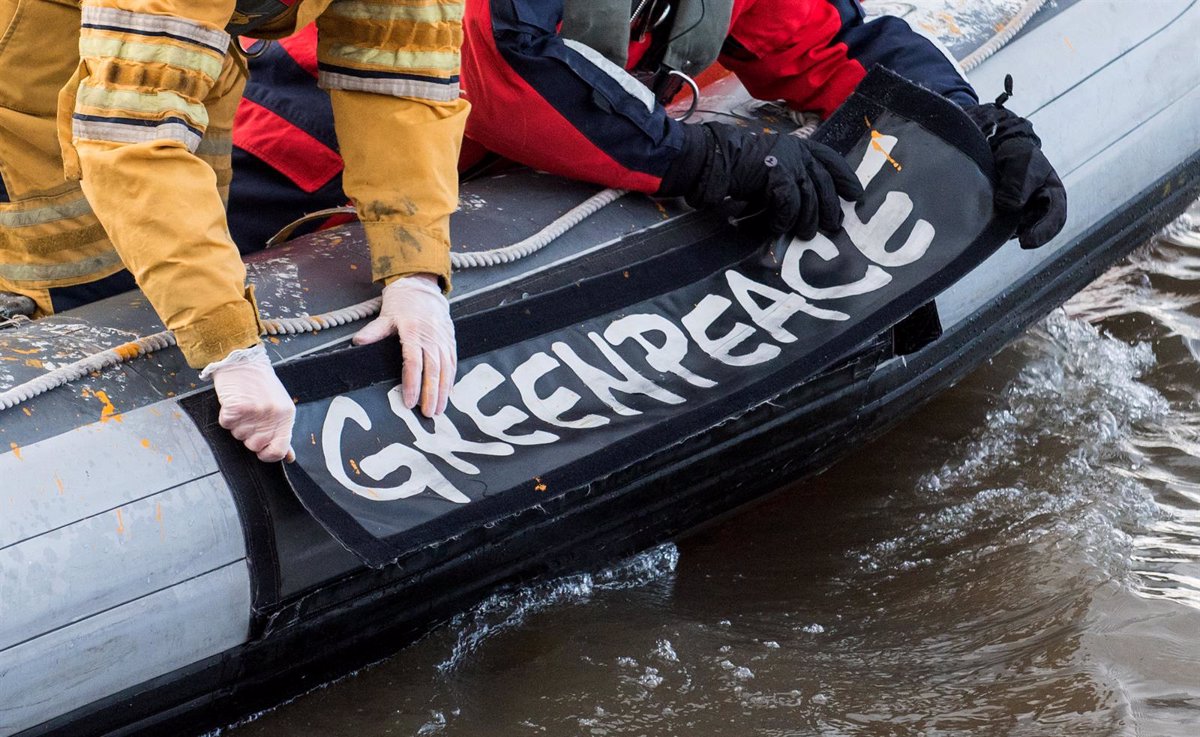 Activistas de Greenpeace asaltan buque cisterna en Corea del Sur