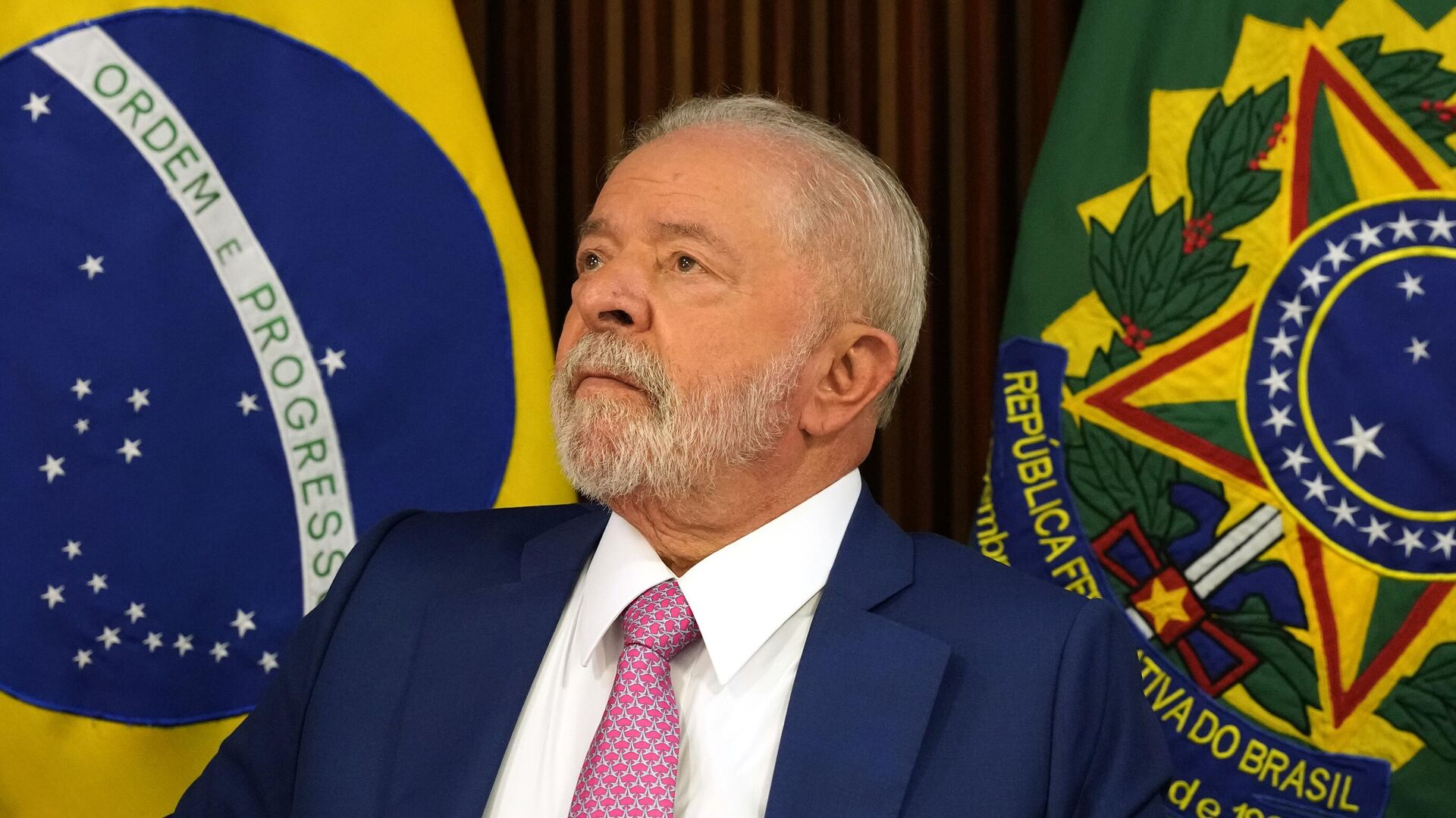 Avión de Lula sufre problema técnico que le impide volver a Brasil