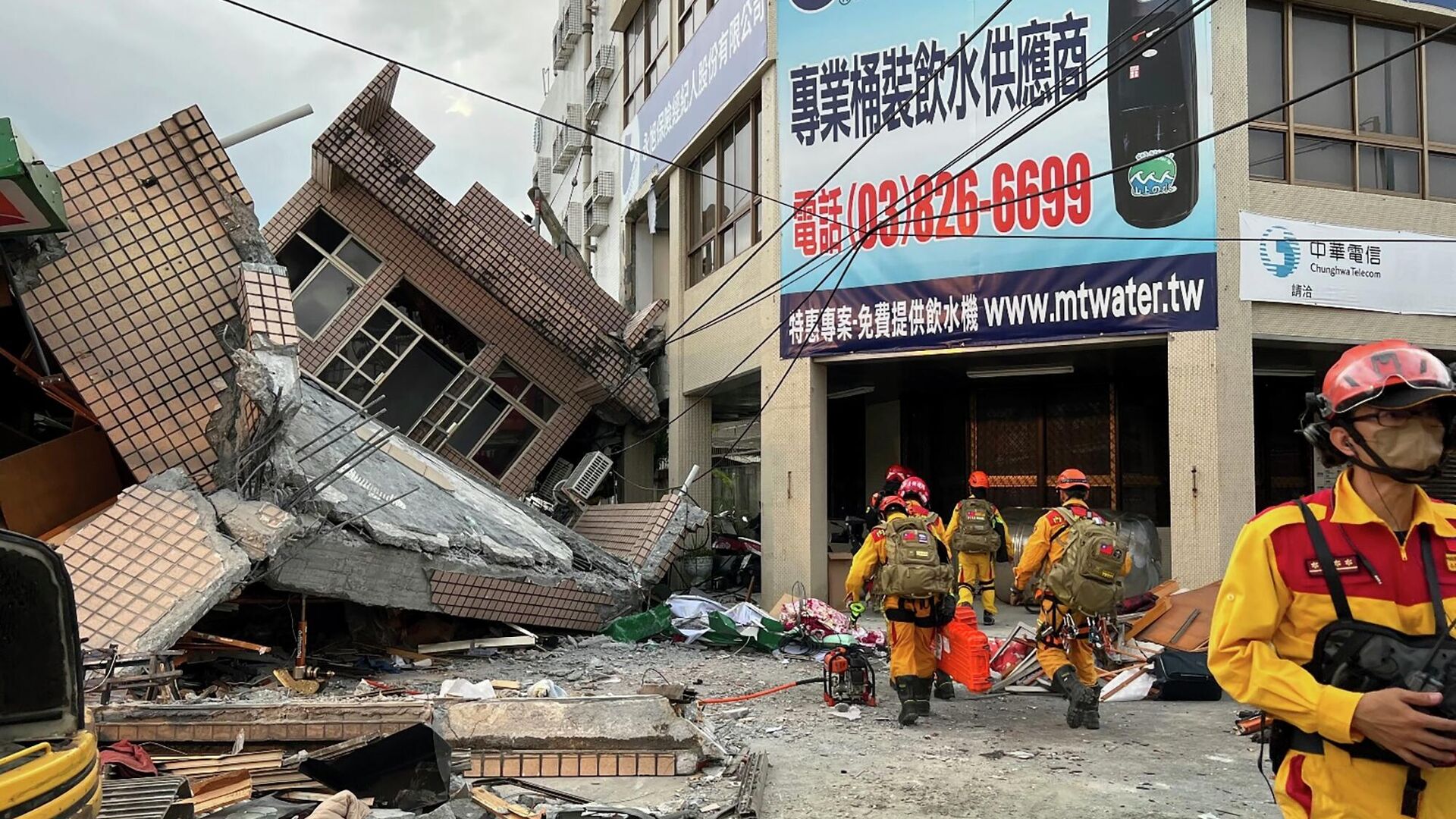 Al menos tres muertos y casi 50 heridos por terremoto en China y