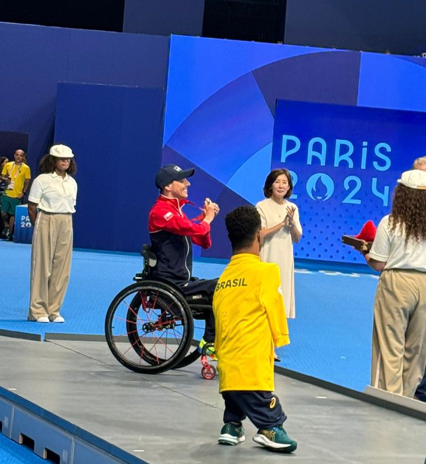 Medallista paralímpico sufre portonazo en Maipú