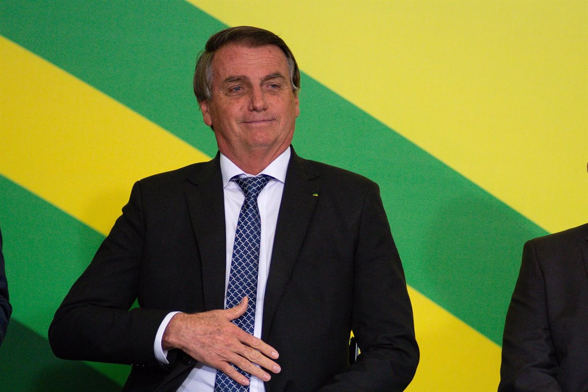 Bolsonaro sugiere sanciones para presionar a Lula