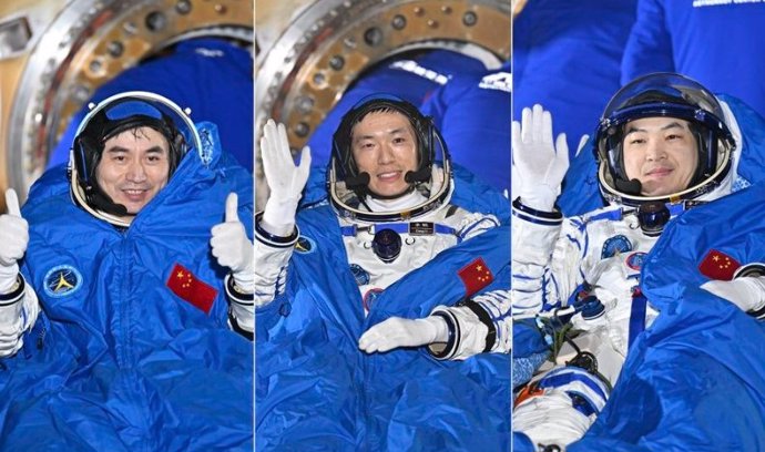 Astronautas chinos regresan tras seis meses en el espacio