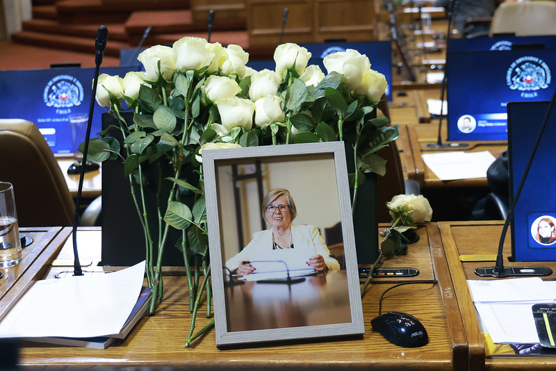 Con minuto de silencio Cámara recuerda a diputada Mercedes Bulnes