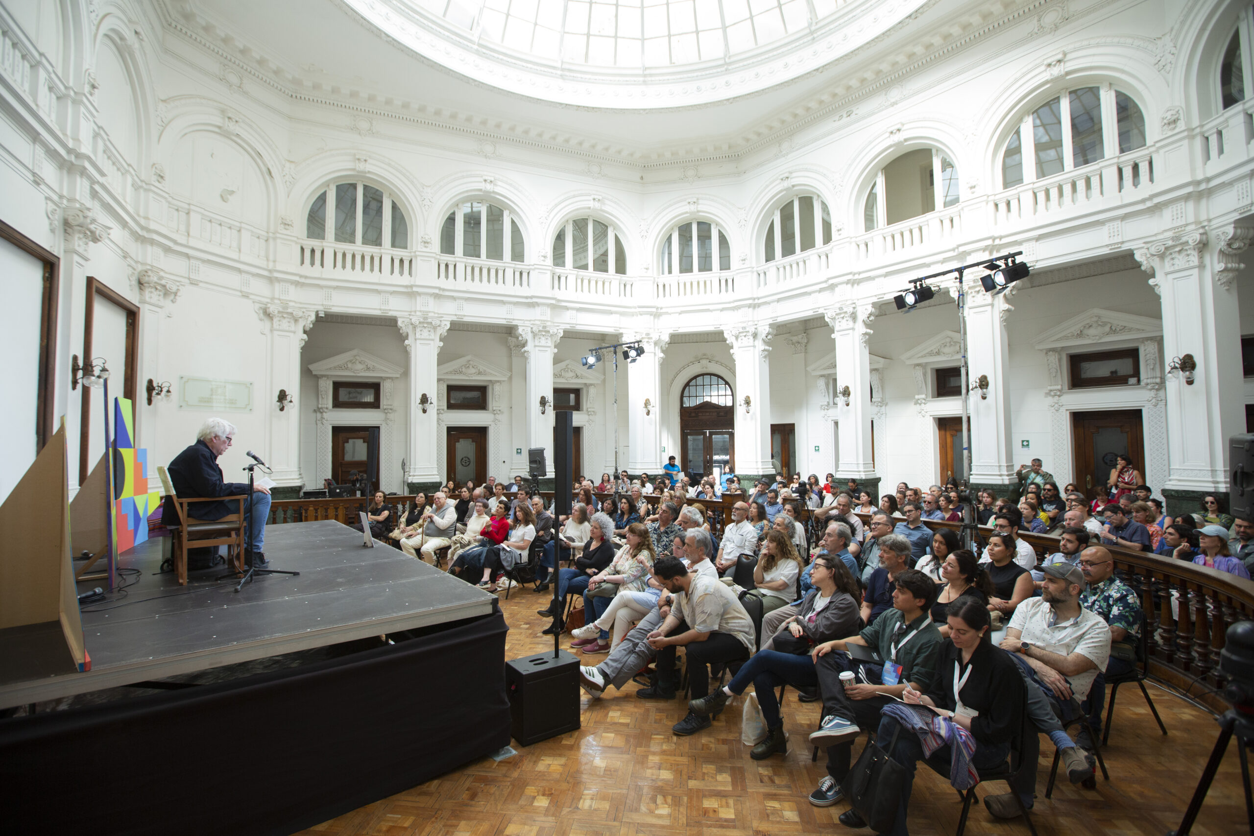 Más de 14 mil personas llenaron los escenarios del Festival Puerto de Ideas Valparaíso 2024 para conectar con lo profundo de la experiencia humana