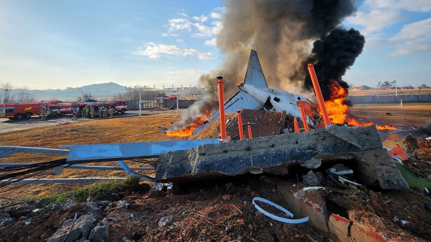 Casi 50 muertos deja accidente aéreo en Corea del Sur