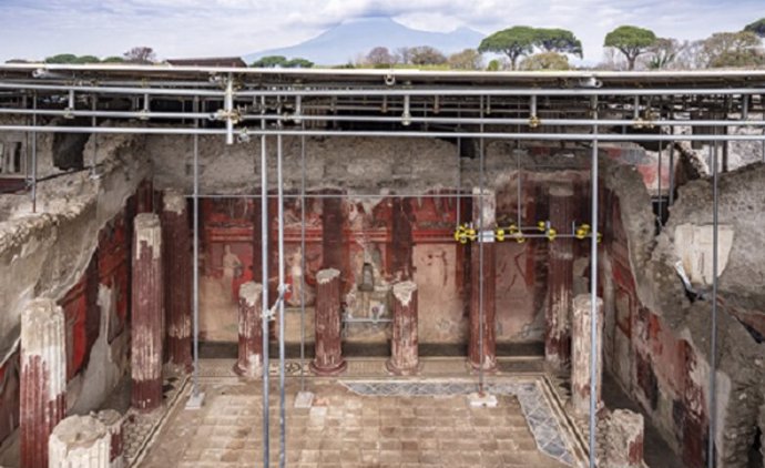 Nueva joya arqueológica en Pompeya: desentierran friso de gran tamaño